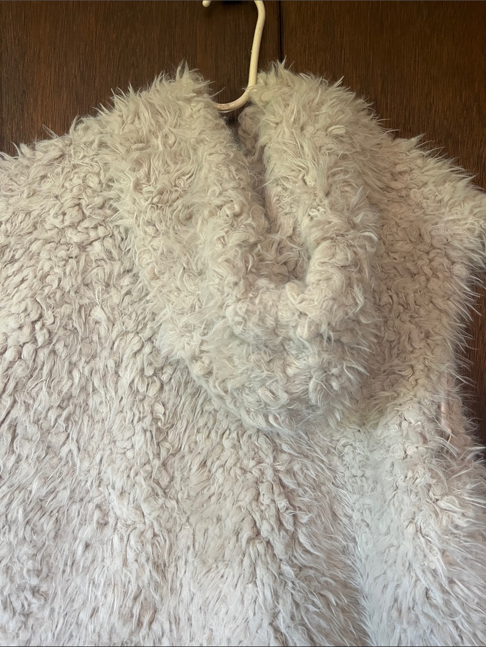 Arianne Plush Ivory Faux Shearling Vest - Picture 6 of 6